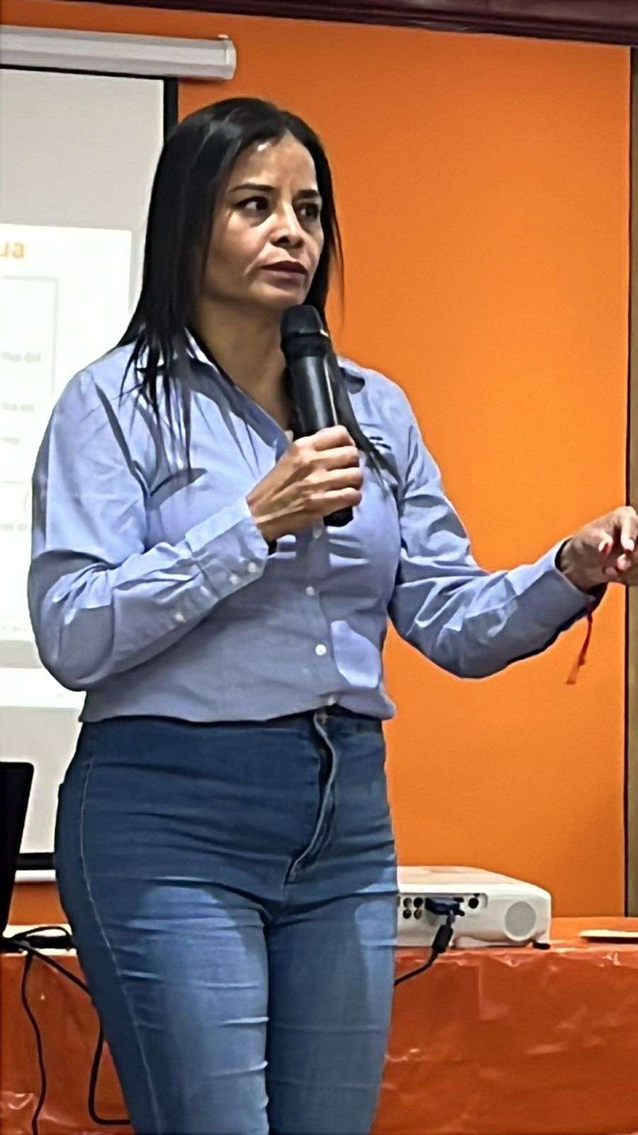 Abren espacio de expresión para juventudes en la Casa Naranja