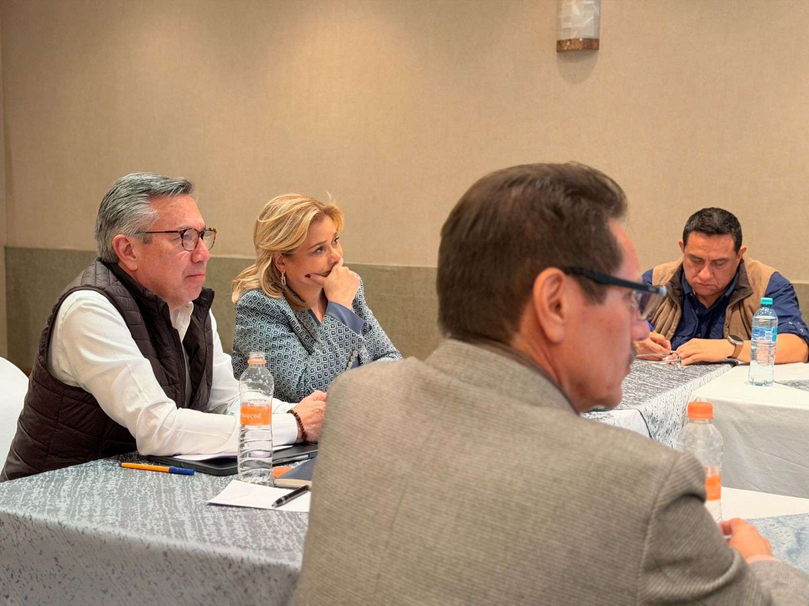 Sostiene Maru Campos reunión de trabajo con Gabinete en Juárez