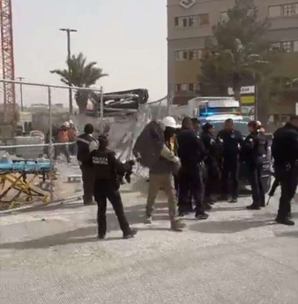 Reanudan trabajos en edificio donde dos trabajadores resultaron lesionados 