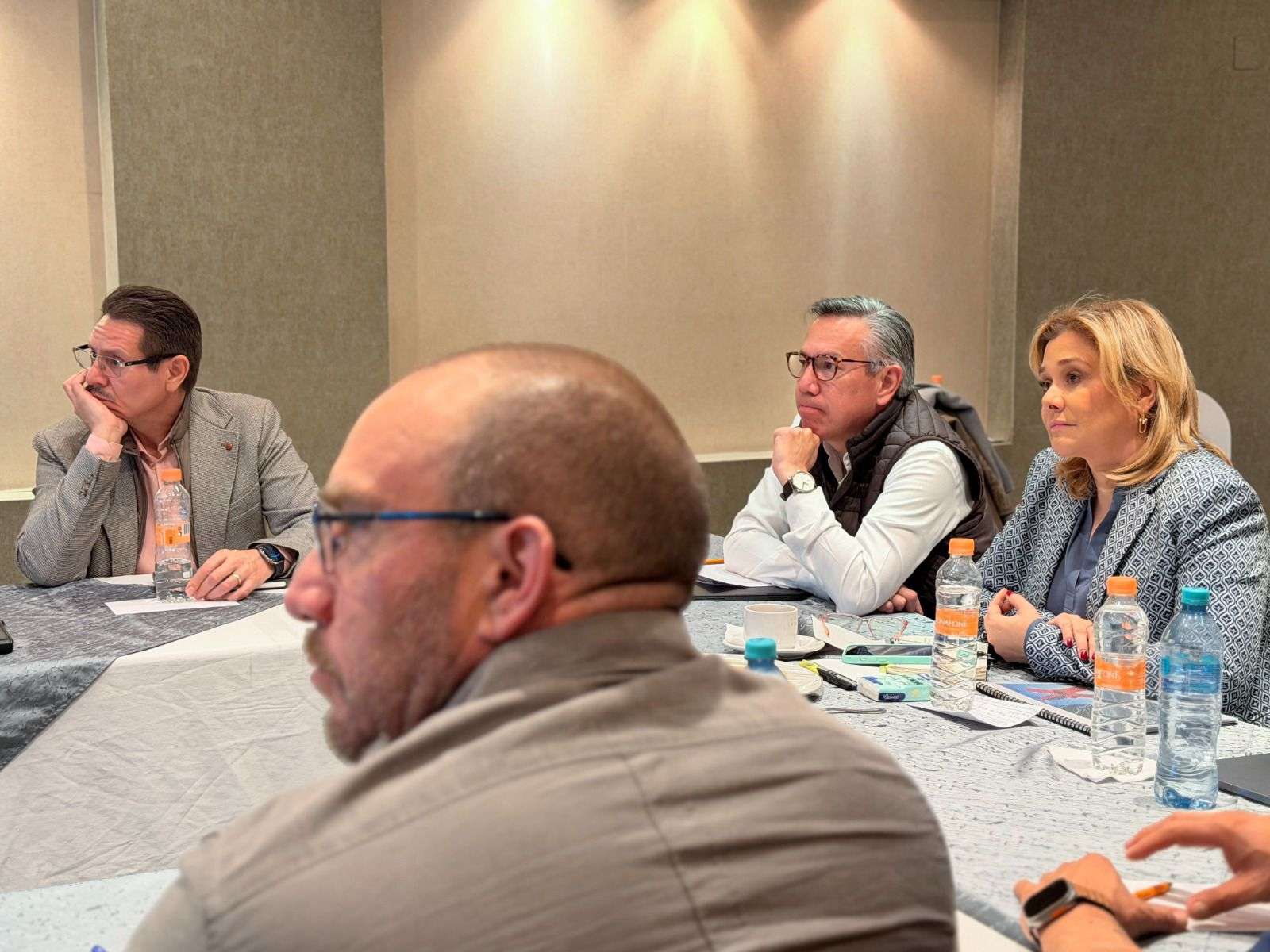 Sostiene Maru Campos reunión de trabajo con Gabinete en Juárez