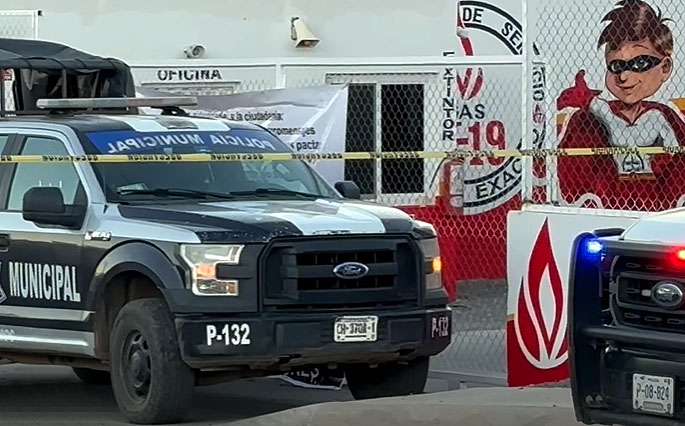 Cuelgan lonas con mensajes amenazantes en Cuauhtémoc