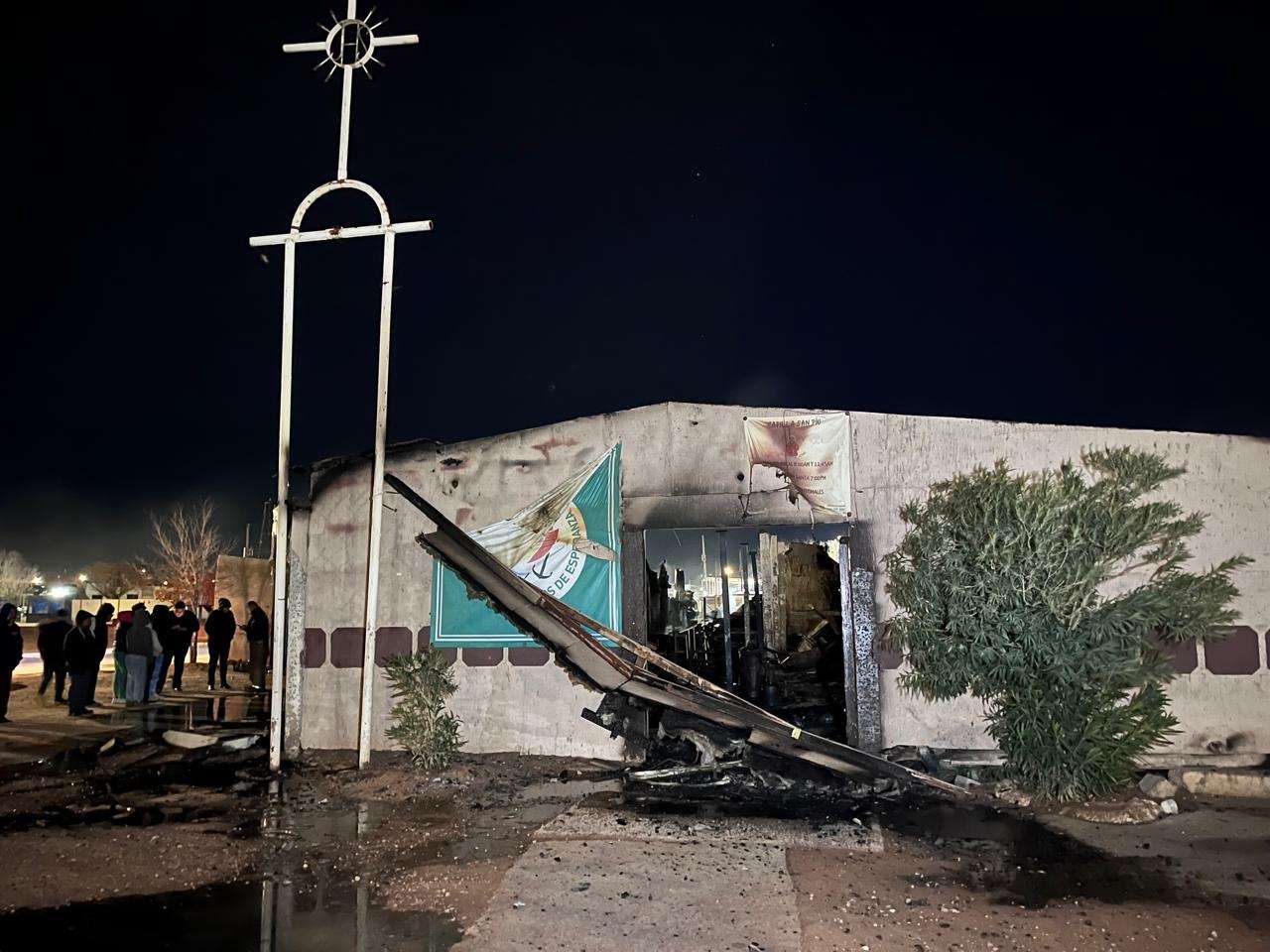 Devora el fuego iglesia San Pío I en Parajes de San José