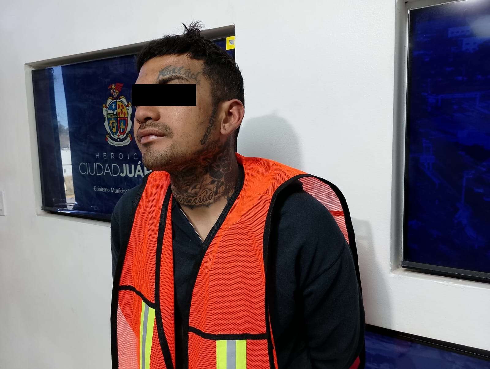 Detienen a sujeto con cristal; será investigado por robos a tienda de conveniencia