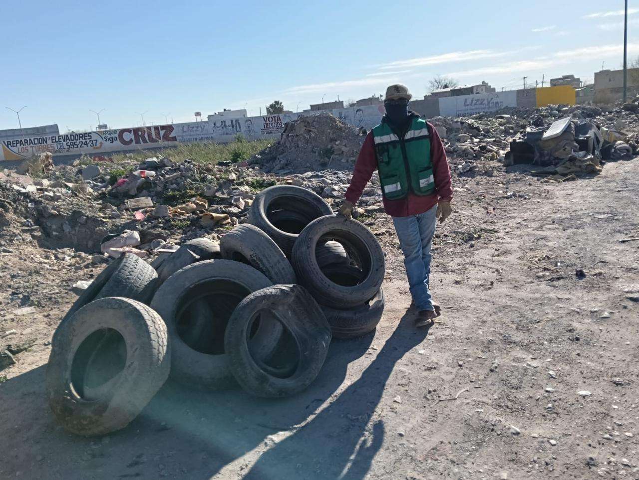Retiran 565 llantas y 22 toneladas de desechos en Villa Residencial Del Real