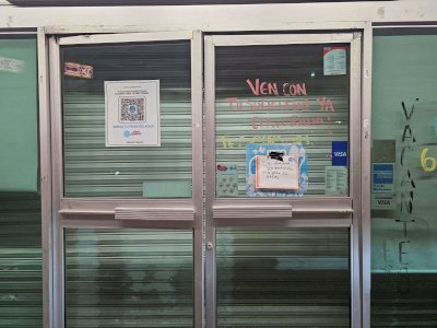 Restringen acceso a Farmacia Guadalajara por seguridad 