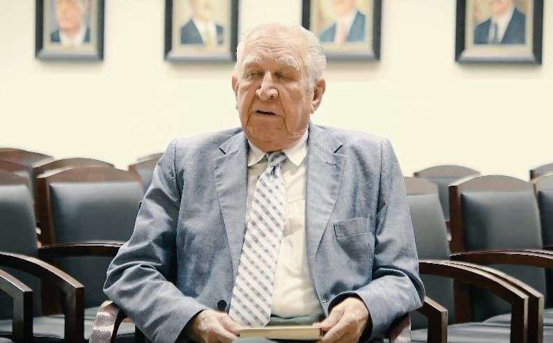 Comparte Rivera Soto historias del ejercicio jurídico en nuevo libro