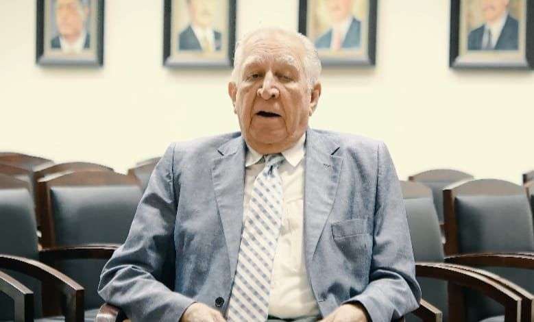 Comparte Rivera Soto historias del ejercicio jurídico en nuevo libro