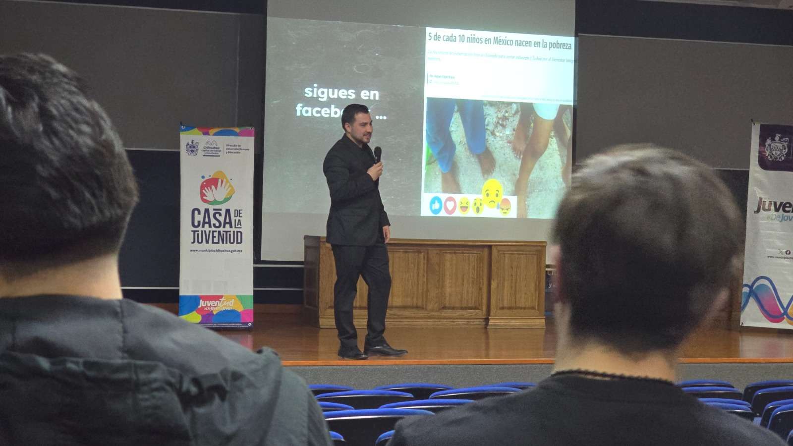 Brindan pláticas sobre liderazgo a estudiantes de la Uach