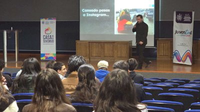 Brindan pláticas sobre liderazgo a estudiantes de la Uach 