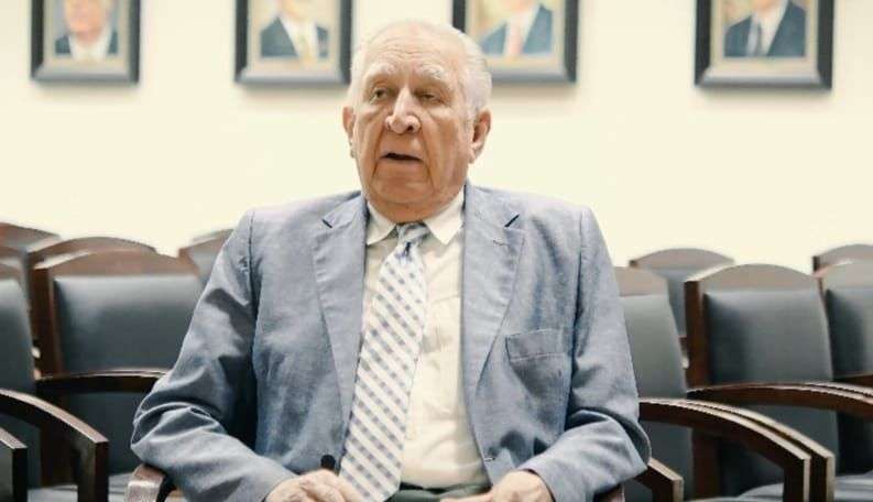 Comparte Rivera Soto historias del ejercicio jurídico en nuevo libro