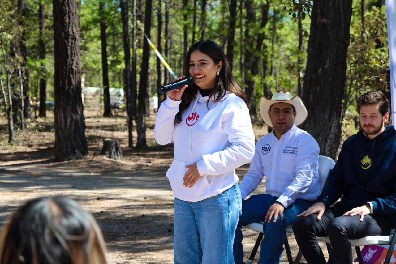 Impulsa Daniela Álvarez formación de jóvenes líderes en la sierra