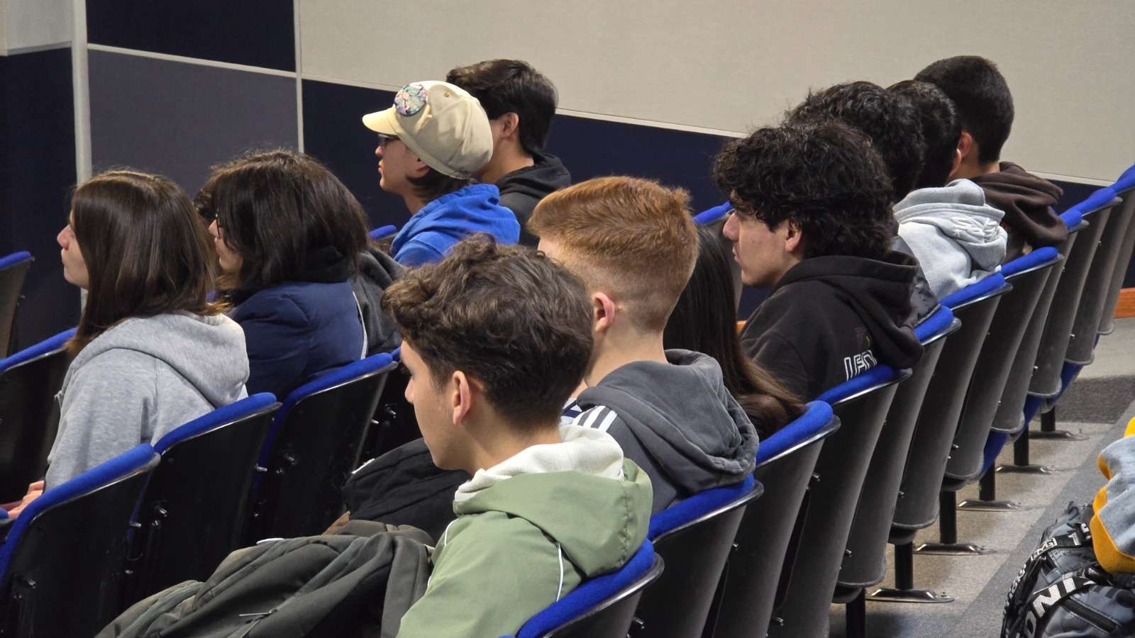 Brindan pláticas sobre liderazgo a estudiantes de la Uach