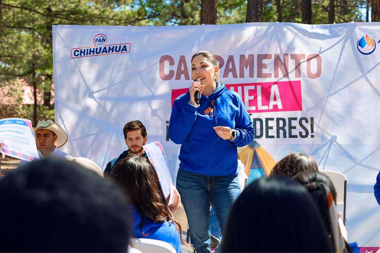 Impulsa Daniela Álvarez formación de jóvenes líderes en la sierra