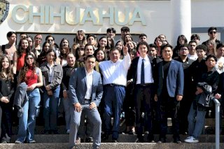Recibe Jáuregui a estudiantes de Derecho de la Uach en FGE 