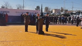 Encabeza Maru Campos izamiento y juramento a la bandera en el Palomar