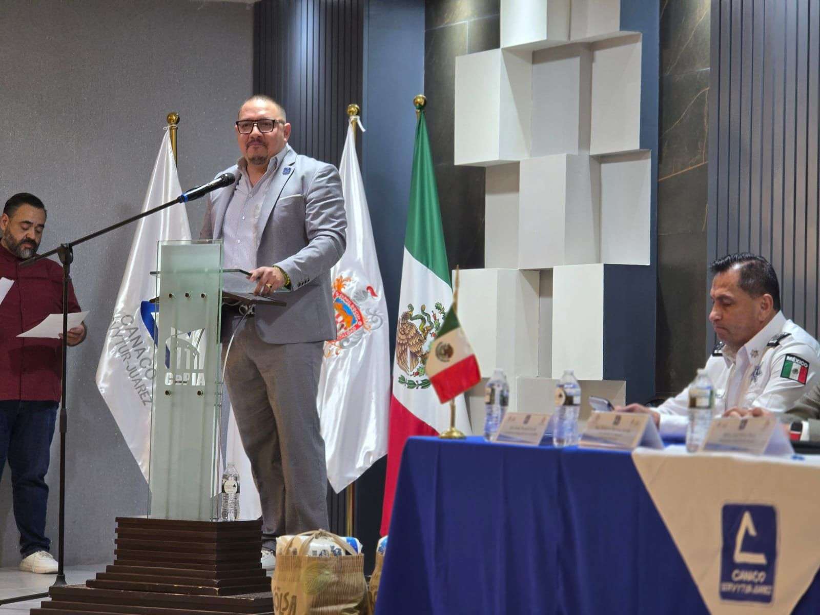 Empresarios reconocen a bomberos y rescatistas de Juárez