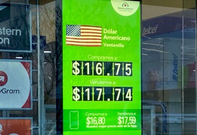 Sigue el dólar a $17.74 en Banco Azteca 
