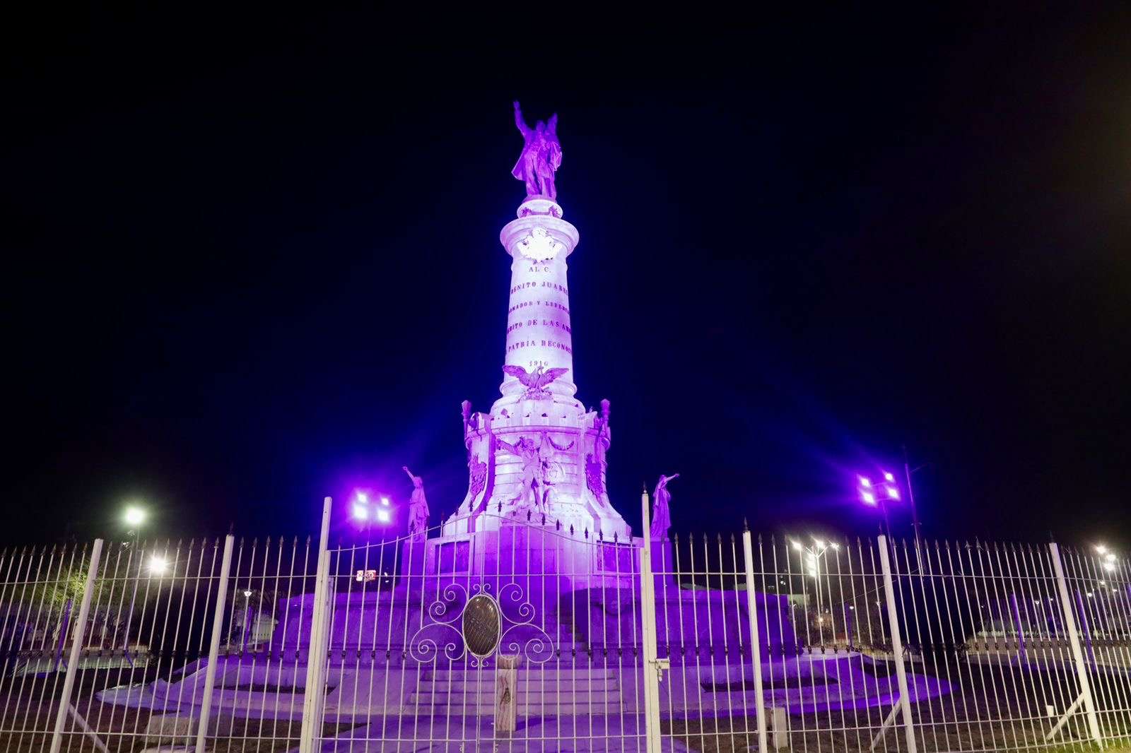 Inaugura alcalde nueva iluminación LED en el Monumento a Benito Juárez