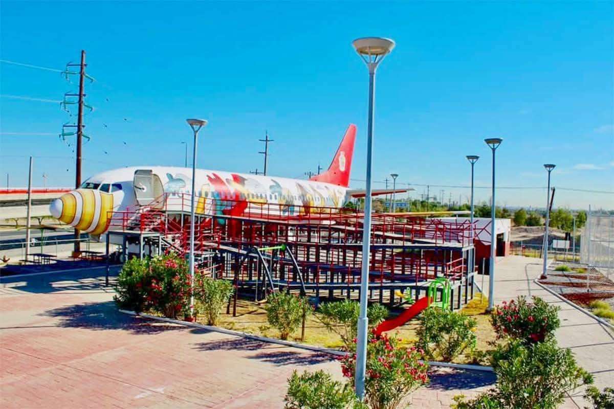 Despega Biblioavión la imaginación y acerca cultura a la niñez