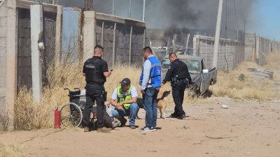 Arrasa incendio con 22 vehículos en yonke de Granjas del Valle