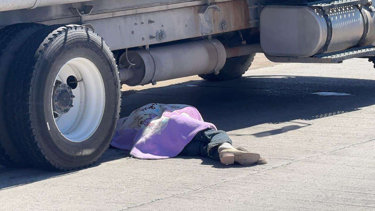 Chofer de pipa de la JMAS atropella y mata a adulto mayor 