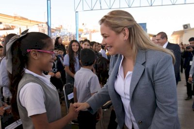 Entrega Maru en Parral equipamiento para 110 escuelas de la región sur 