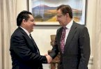 Deja Juan Ramón Flores cargo en embajada de Washington