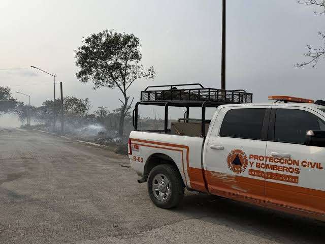 Retira PC 2 toneladas de basura, hierba, maleza y llantas
