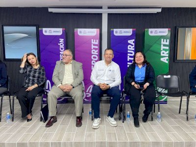 Entrega Marco Bonilla auditorio y área psicológica en la Maestros Mexicanos 