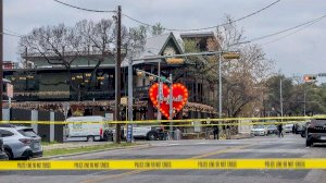 Deja 2 muertos y 14 heridos tiroteo afuera de bar en Austin 