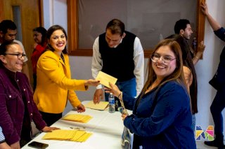 Entrega Miriam Soto más de 400 Becas Universitarias 