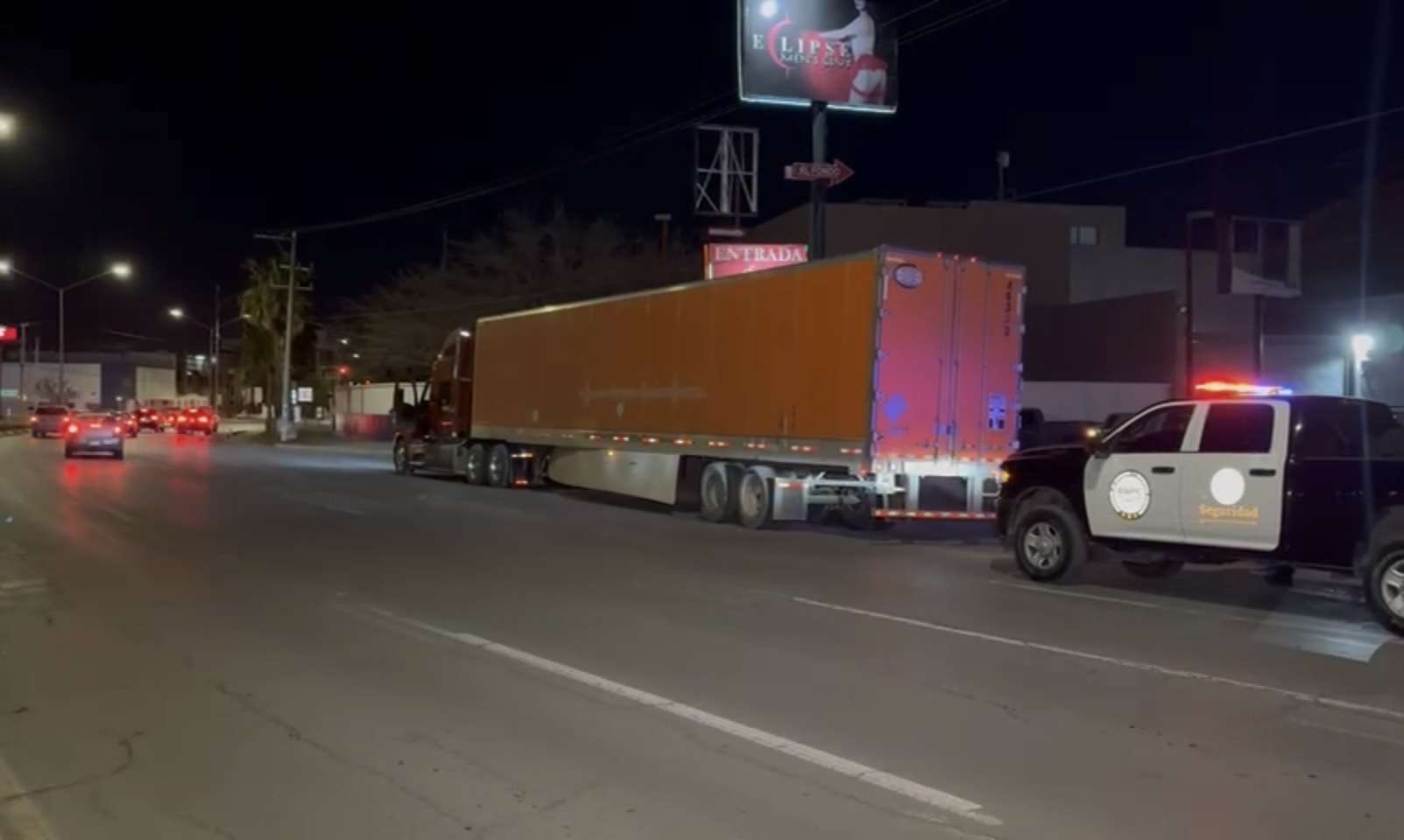 Bajo investigación tráiler detenido en puente internacional
