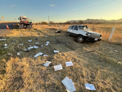 Vuelca conductor ebrio en carretera a Delicias 