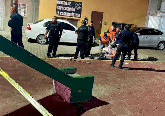 Rescatan a indigente luego de quedar atrapado en una alcantarilla 