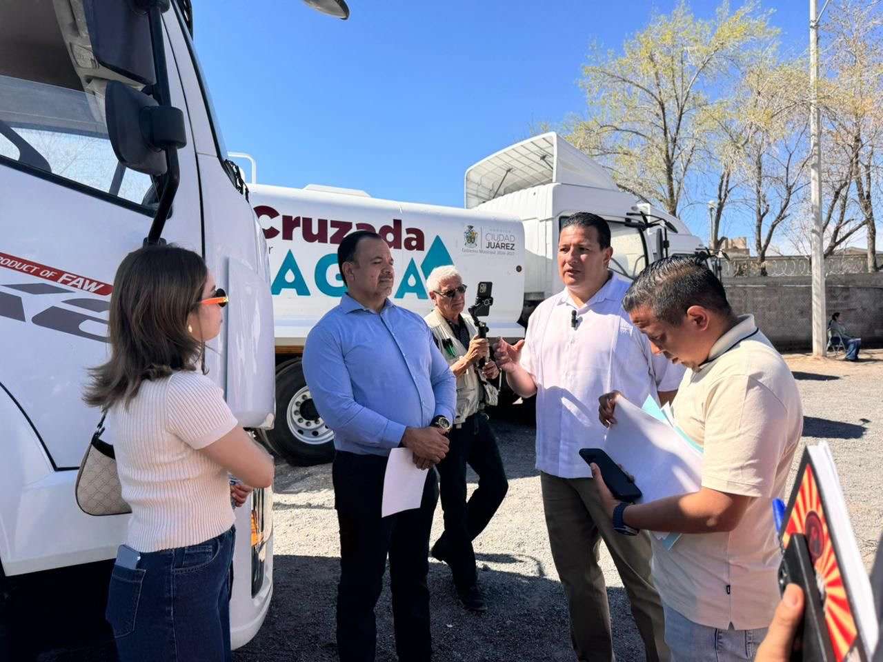 Refuerzan suministro de agua con seis pipas de 10 mil litros