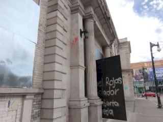 Vandalizan Rectoría luego de iniciar resguardo del edificio