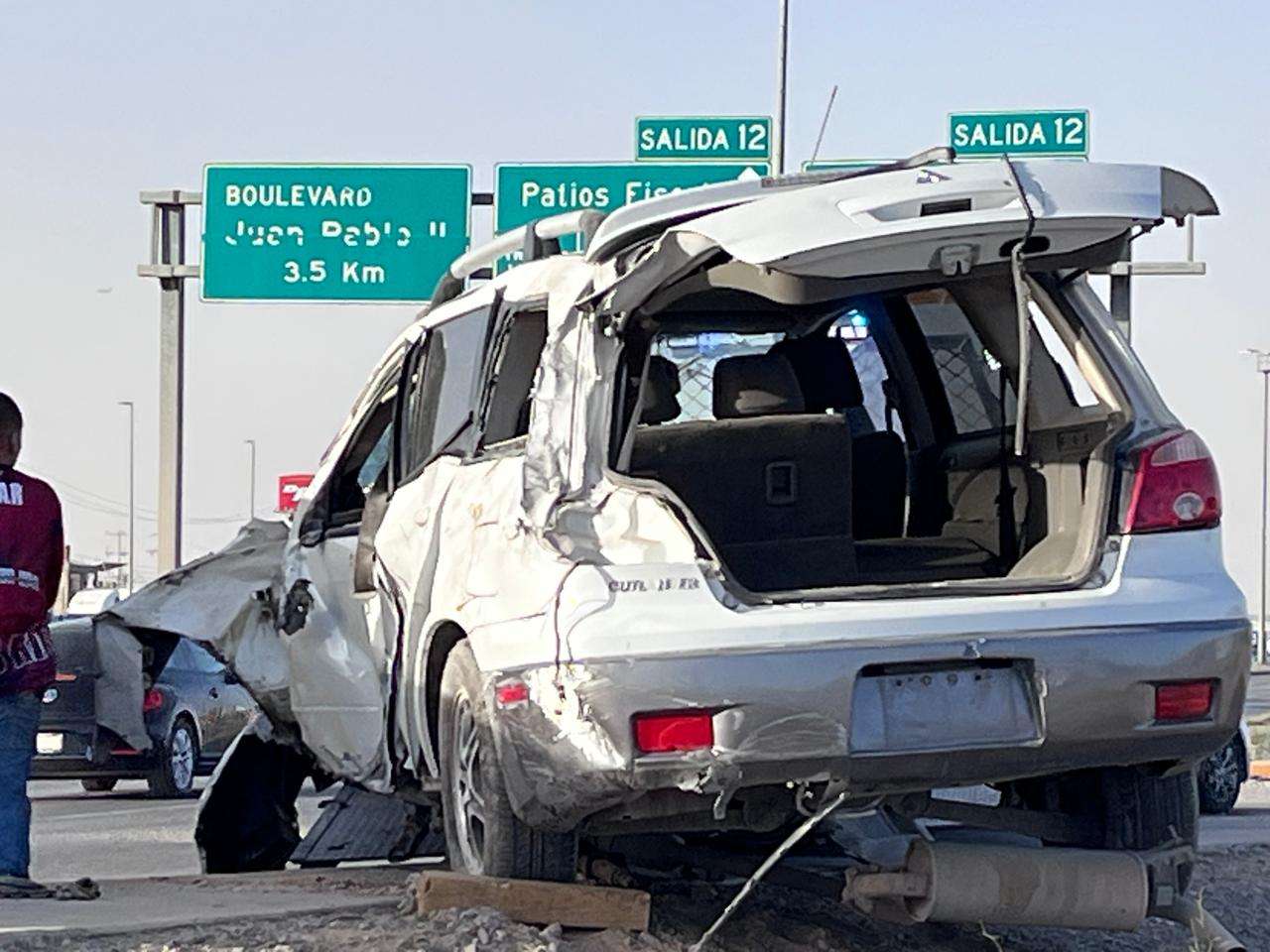 Vuelca camioneta en bulevar Independencia; conductora resulta lesionada