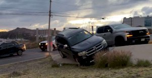  Derrapa conductora en la Cantera y queda a punto de volcar