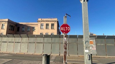 Retiran semáforos y letras de Chihuahua previo a marcha del 8M