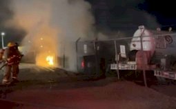 Apoyan Bomberos a sofocar incendio de pipas en Aldama