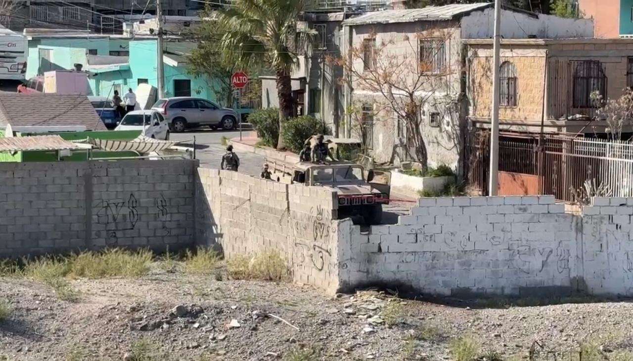Localizan cadáver junto a panteón en la colonia Anáhuac