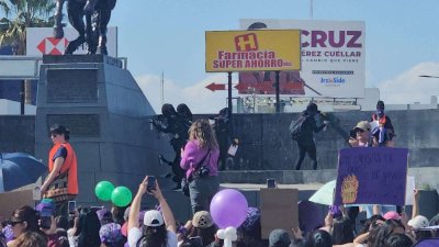 Vandaliza Bloque Negro glorieta de Pancho Villa previo a marcha 8M