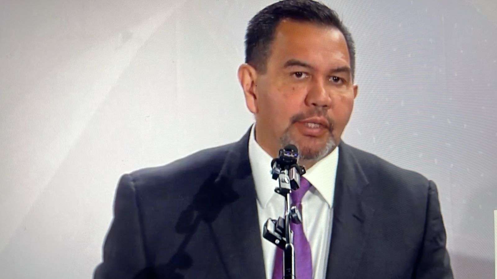Anuncia Cruz Pérez Cuéllar retiro de espectaculares 