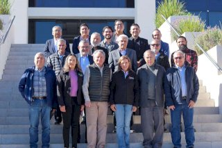 Dialoga Manque con economistas sobre retos legislativos y futuro económico del país 