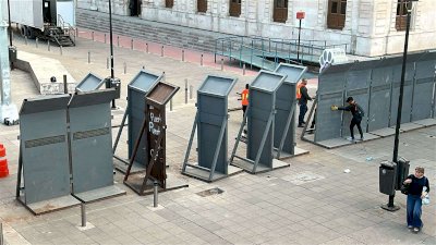 Retiran vallas metálicas del Centro luego de la marcha del 8M 