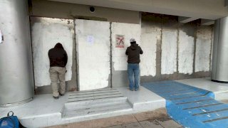 Retiran estructuras de protección del Congreso del Estado