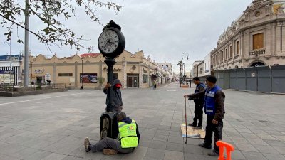 Reinstalan reloj del Club Rotario en el centro