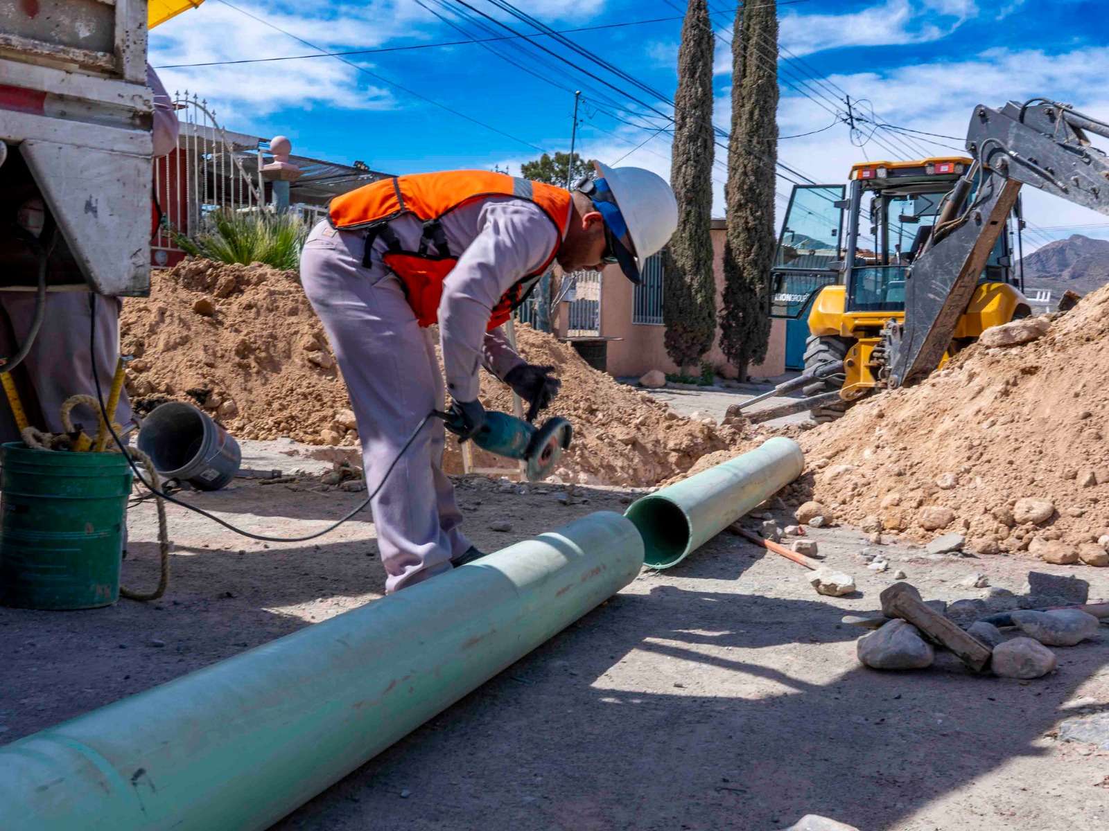 Repara JMAS fuga de agua en Camino Real 