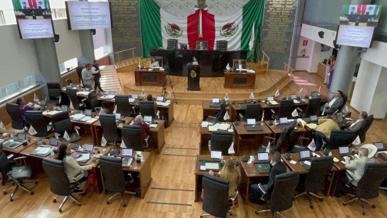 Obliga falta de quórum receso momentáneo en el Congreso 
