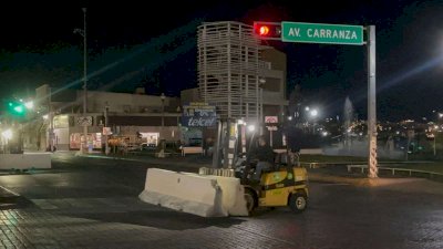 Retiran vallas de concreto del centro de la ciudad 